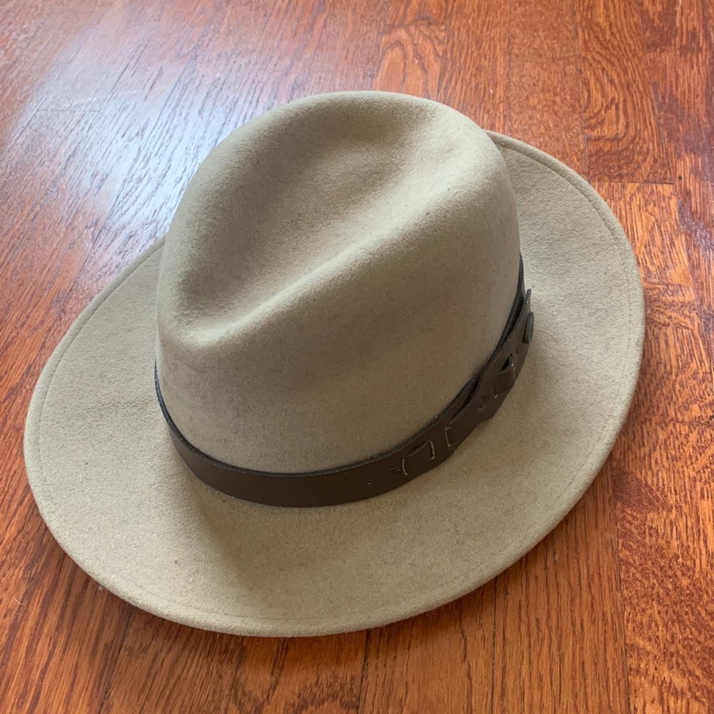Bailey of Hollywood Fedora In Tan And Brown Leather Detail Size Large